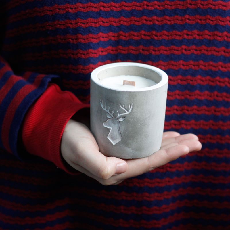 Lumânare Medie din Ceară de Soia în Recipient de Beton, Aromă Whisky și Fum