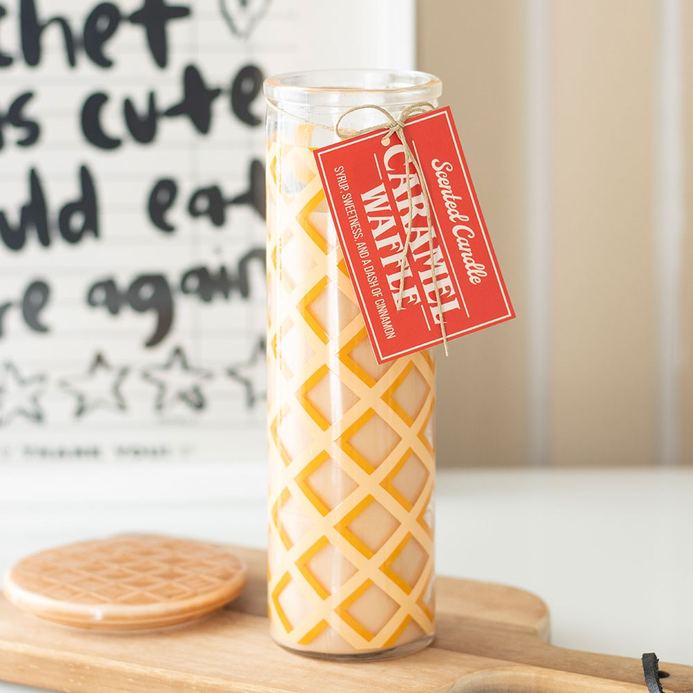 Lumânare Parfumată Premium Tip Pilon cu Aromă de Vafe cu Caramel, Timp Ardere 55h