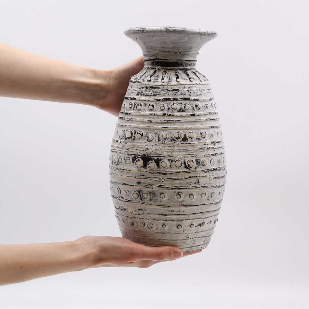 Vază Ceramică de Masă Lombok Crem cu Modele Contemporane, Pictată Manual